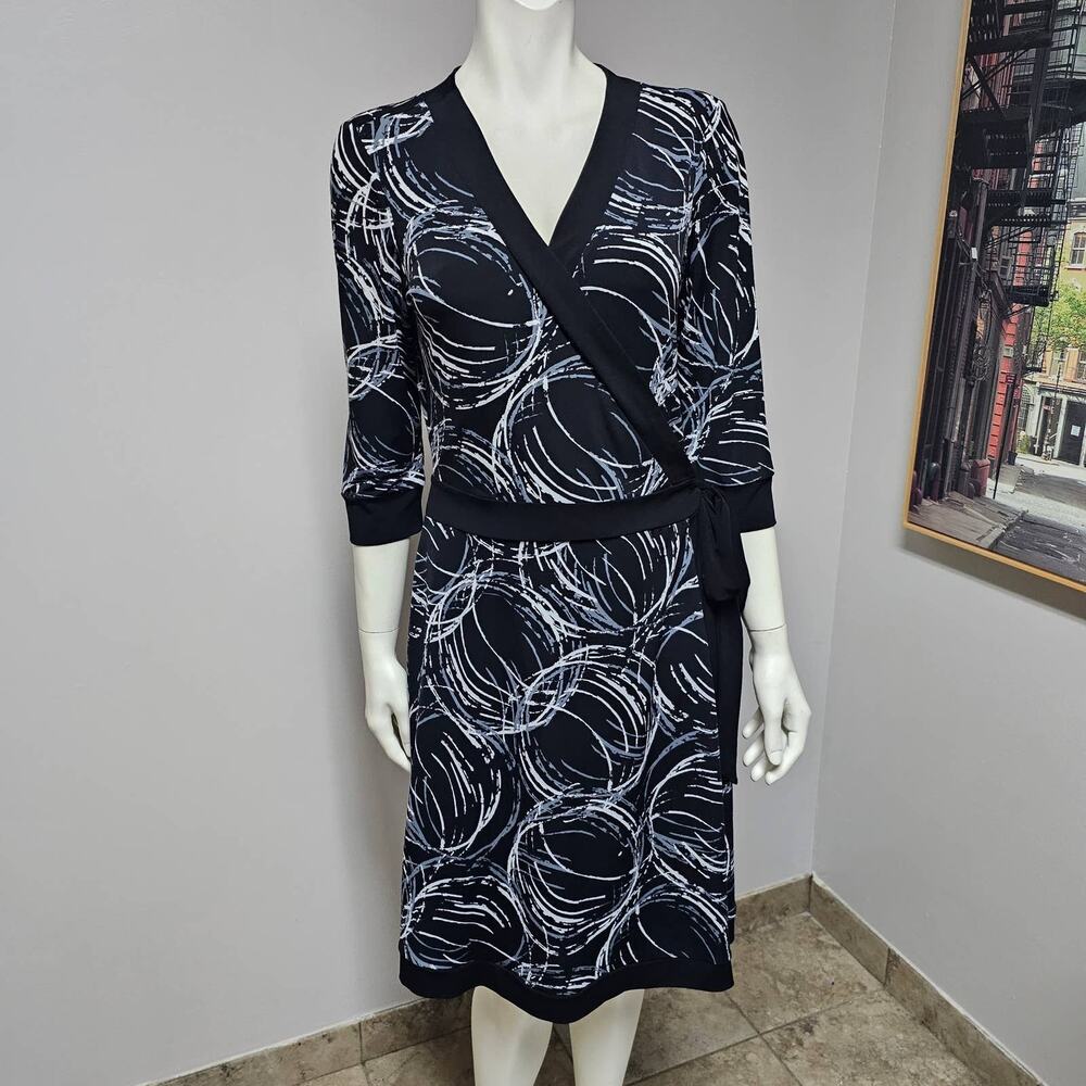 Alfani Black/White Swirl Knee Length Wrap Dress Size Medium